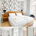 Porta Nigra Victus Hotel Trier
